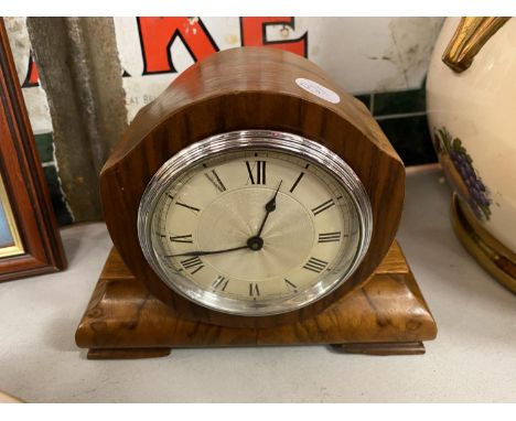 A BRAVINGTONS LTD MANTLE CLOCK 