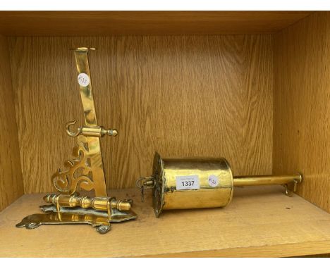 A VINTAGE BRASS CLOCK WORK MEAT JACK AND BRASS BRACKET 