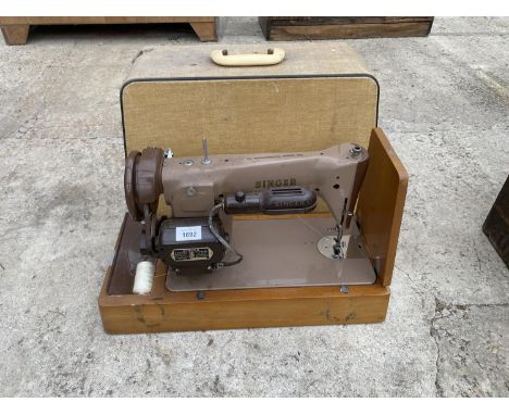 A VINTAGE SINGER ELECTRIC SEWING MACHINE 