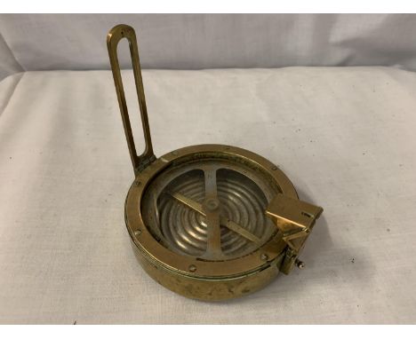 A WORLD WAR II BRASS OIL FILLED MILITARY COMPASS 