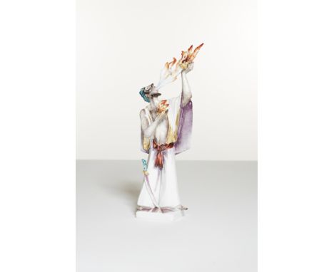 Ensemble de trois figures en porcelaine modelées par Peter Strang représentant un jongleur, un cracheur de feu et une danseus