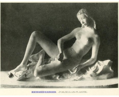 Figure en porcelaine blanche représentant une femme allongée, Meissen, circa 1923  A Meissen white porcelain figure of a recl