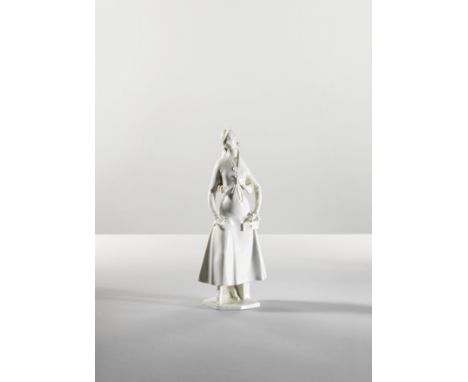 Figure en porcelaine blanche représentant une élégante, Nymphenburg, après 1916  A white Nymphenburg figure of a lady (Stehen