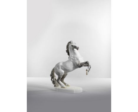 Cheval cabré en porcelaine, Hutschenreuther, circa 1955-1968  A Hutschenreuther model of a rearing horse, circa 1955-1968Mode
