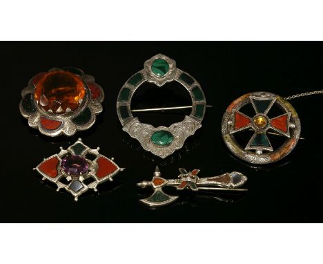 Assorted Victorian Scottish silver specimen hardstone and pebble brooches, to include:a silver circular malachite pebble broo