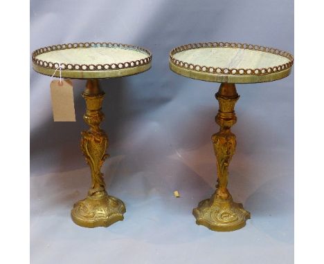 A pair of early 20th Century rococo style lamp tables with marble tops, raised on ornate ormolu bases. H-56cm 