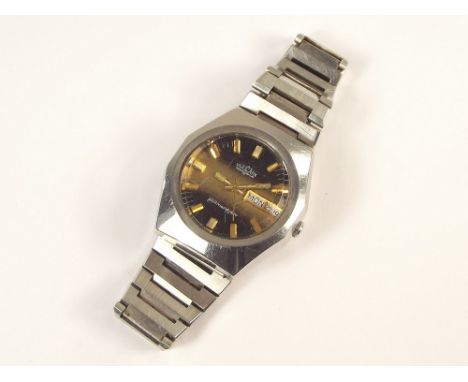 VULCAIN WATCH. A gentleman's stainless steel cased Vulcain Kilimanjaro automatic wristwatch, c.1979/80. The bi-coloured dial 