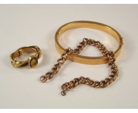 VICTORIAN CLIP ETC.A Victorian chased yellow metal & woven hair horse shoe scarf clip, an unmarked, hollow, yellow metal bang