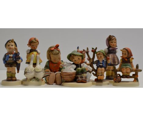 GROUP OF 8 VARIOUS GOEBEL / HUMMEL FIGURINE ORNAMENTS     