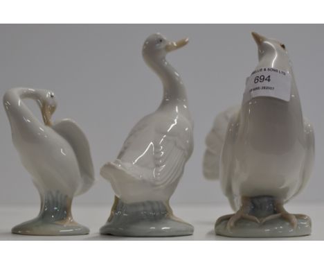 LLADRO DOVE TOGETHER WITH A LLADRO SWAN ORNAMENT &amp; NAO SWAN ORNAMENT     