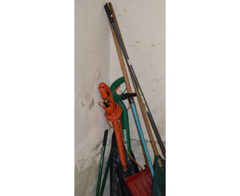 QUANTITY GARDEN HAND TOOLS     
