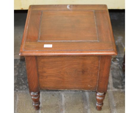 VICTORIAN MAHOGANY COMMODE     