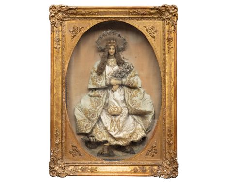 Dress Virgin of the 18th century.Modelled wax. Cloth vestments.Eighteenth century frame in carved and gilded wood.Measurement