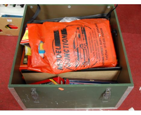 A box containing a collection of model railway related items, to include Hornby and Bachmann 00 gauge locomotives