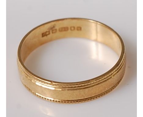 An 18ct gold wedding band, 2.1g, size K