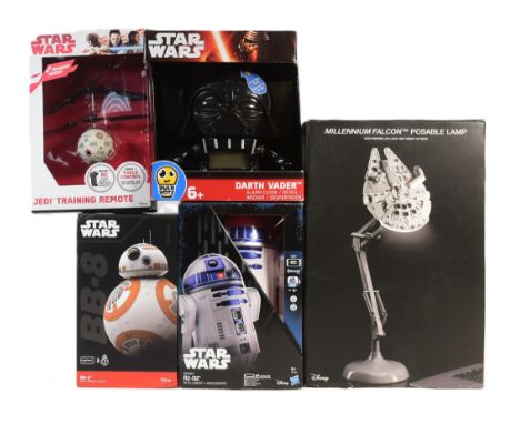 Star Wars - a collection of x5 assorted electronic Star Wars items. Includes: Sphero BB-8, 2016 Smart R2-D2 B7493, a Disney J