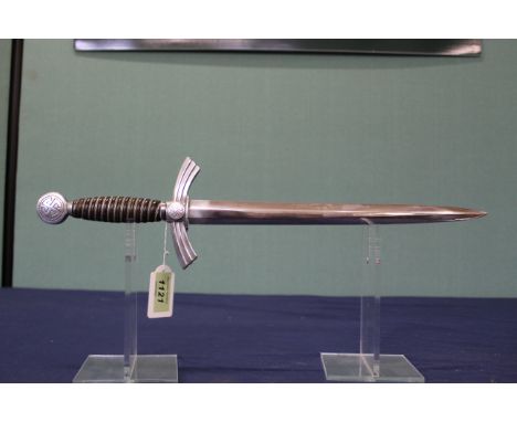 A Third Reich era Luftwaffe (1st model) dagger, no scabbard (N.B. blade has been over cleaned)