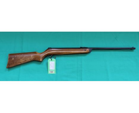 A B.S.A. Meteor MkII .22 cal air rifle, S/No.TB46033 with a B.S.A. original shipping box (not matching), as a post 1939 air w