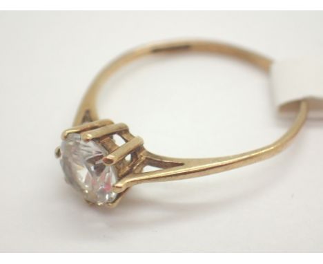 9ct gold solitaire ring size M