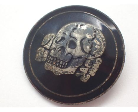 German deaths head enamel badge back unsigned D: 25 mm 