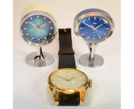 A mid 20th century Japanese Rhythum Bakelite and chrome plated clock, 18cm high together with a mid 20th century Coral Bakeli