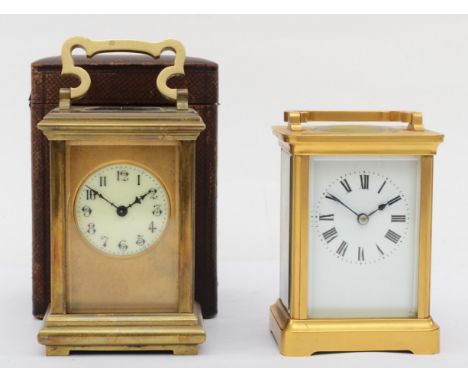 A 20th century brass cased carriage clock, complete with leather carrying box, 15cm high.