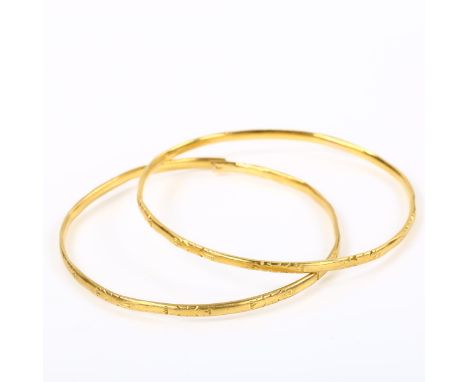 2 Eastern unmarked high carat gold bangles, band width 2.5mm, internal diameter 5.5cm, 21g total, 1 A/F (2)1 bangle is broken