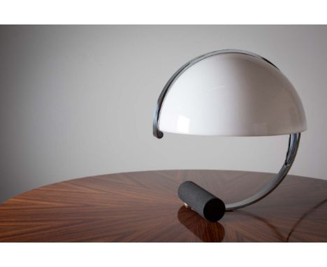 A PERSPEX AND CHROME MOUNTED TABLE LAMP, ITALIAN, IN THE STYLE OF HARVEY GUZZINI, 43cm high