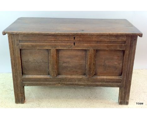 18th century wood coffer with hinged lid and three panel front 45 x100 x45cm
