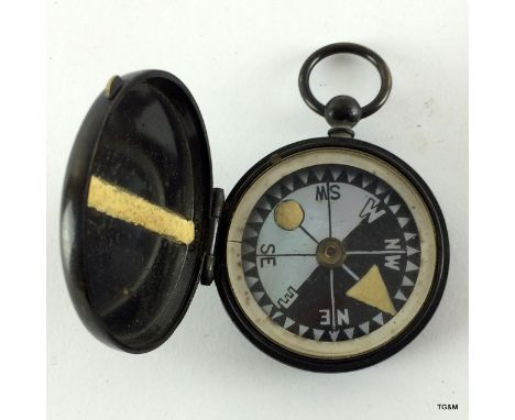 An early 20th century American compass made by Andrew J Lloyd & Co of Boston