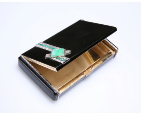 A STRIKING DIAMOND, EMERALD AND JADE SET 18ct GOLD AND ENAMEL LADY'S COMPACT IN THE ART DECO TASTE, the gold with London impo