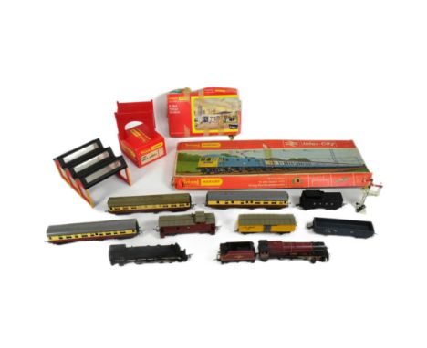 Model Railway - a collection of vintage Triang Hornby OO gauge model railway trainset locomotive engines, rolling stock and a