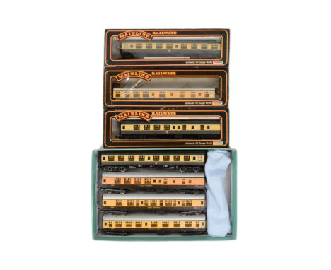Model Railway - a collection of Palitoy Mainline and Lima OO gauge model railway trainset locomotive rolling stock coaches an