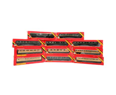 Model Railway - a collection of x11 Hornby OO gauge model railway trainset locomotive rolling stock coaches and carriages com