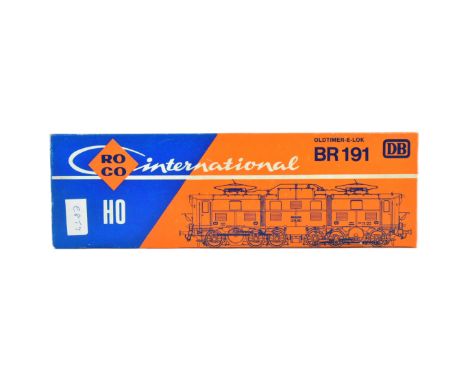 Model Railway - a vintage Roco (Austria) HO / OO gauge model railway trainset locomotive No. 4139 Class BR E91 07 of the DB. 