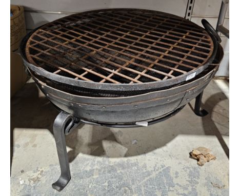 Kadi-style fire pit&nbsp;in cast iron, with internal and top grate, on stand,&nbsp; 70cm diameter&nbsp;