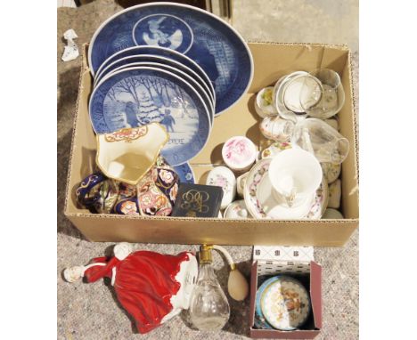 Royal Worcester Evesham pattern part service, a small quantity of Royal Copenhagen Christmas plates, a Royal collection fine 