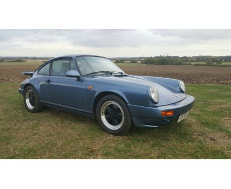 Porsche 911 Carrera Coupe Sport 1988 - Needing no introduction this lovely Porsche 911 is in very good condition, its body ha