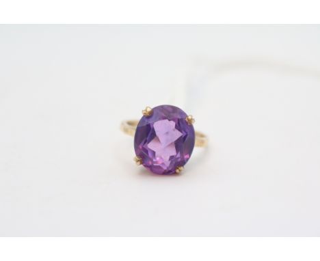 Ladies 9ct Gold Oval Amethyst Set ring Size M. 4.4g total weight 