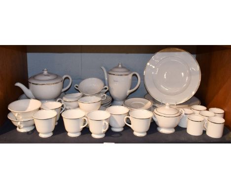 A quantity of Royal Worcester 'Silver Jubilee' tableware 