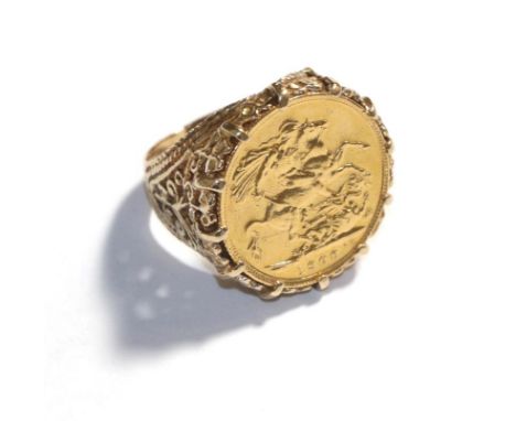 A 1909 full sovereign mounted as a ring, finger size Q.  Ring stamped '9CT'. Gross weight 14.19 grams. 