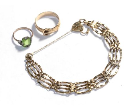 A gate link bracelet with a 9 carat gold heart shaped padlock clasp, length 18.5cm, a 9 carat gold buckle ring, finger size W
