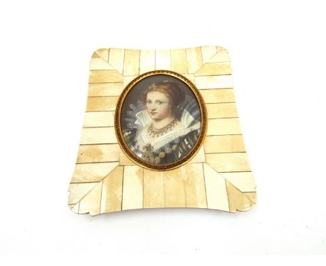 An early 20th Century ivory framed oval miniature portrait depicting a lady