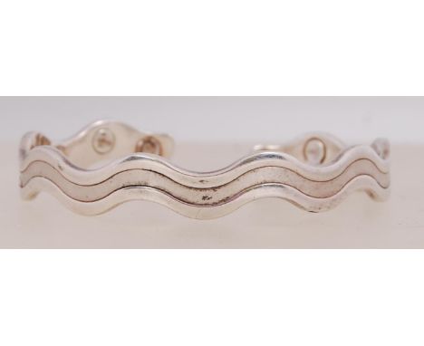 A 925 silver collar bangle with triple band wave. Marked 925. Weight 26g.