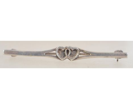 A 925 silver sweetheart brooch hallmarked with roller clip clasp. Measures 5cms.