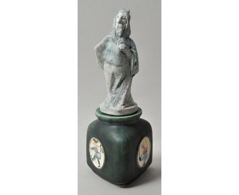 Dreysse, Wolfgang. Geb. 1947 Sömmerda, lebt und arbeitet in QuedlinburgBüchse mit skulpturalem Deckel, grüne Glasur. Ca. 2014