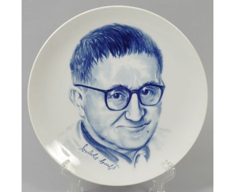 Wandteller, Meissen, 1975Glattrandig, Fond in Aquatintadruck dekoriert: Bildnis B. Brecht. Rücks. bezeichnet "Serie 1-1975/ B
