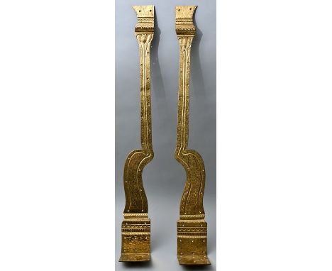 Zwei symmetrische große Beschläge zu einem Jugendstil-Möbel, um 1910Messing, handgetriebene Ornamentierung, mit 90° Winkelele