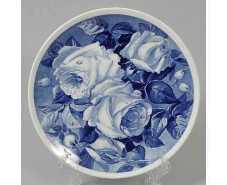 Wandteller, Meissen, 2. H. 20. Jh.Glattrandig, Rosenbukett in Aquatintadruckdekor. Geklebter Wandhaken. Schwertermarke. D. 18