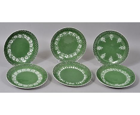 Sechs Obstteller, Arzberg, C. Schumann, um 1910Jugendstil. Porzellan, Rand durchbrochen, grün glasiert. Schablonendekor versc